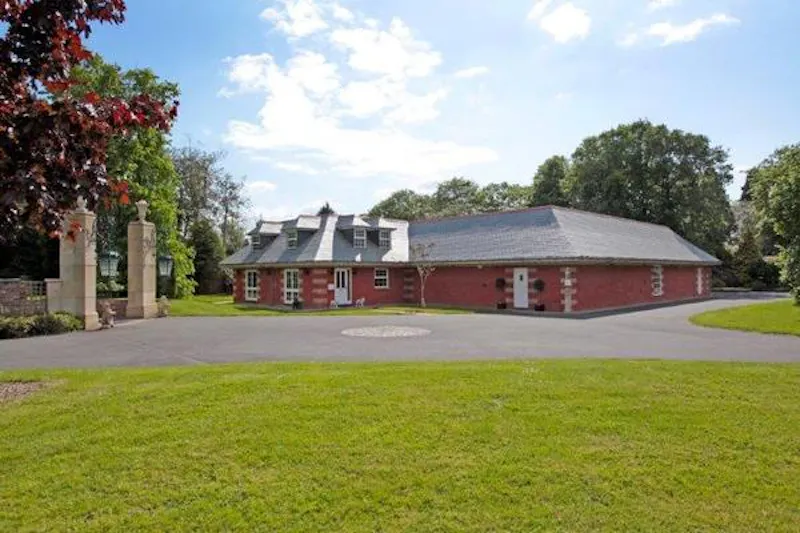 Modern mansion near Warrington, D2223 (photo 89)