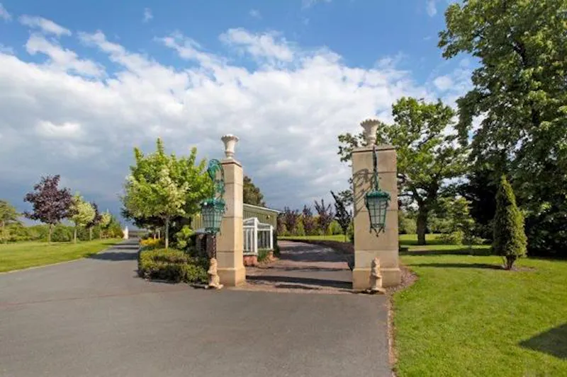 Modern mansion near Warrington, D2223 (photo 90)