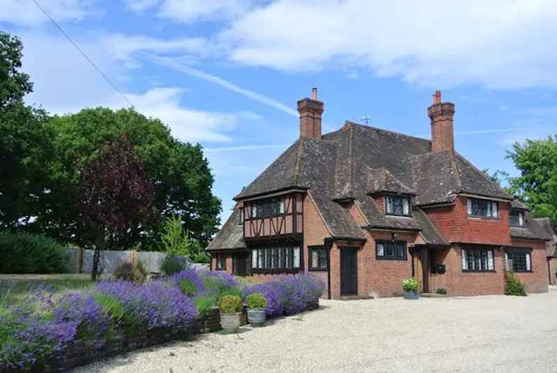 Driveway at Arts and Crafts pub home Bix , M293 (photo 2)