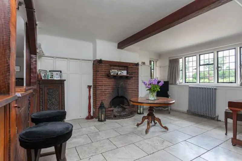 Entrance hall at Arts and Crafts pub home Bix , M293 (photo 10)