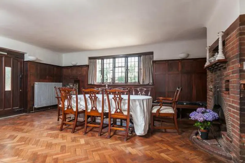 Dining room at Arts and Crafts pub home Bix , M293 (photo 17)