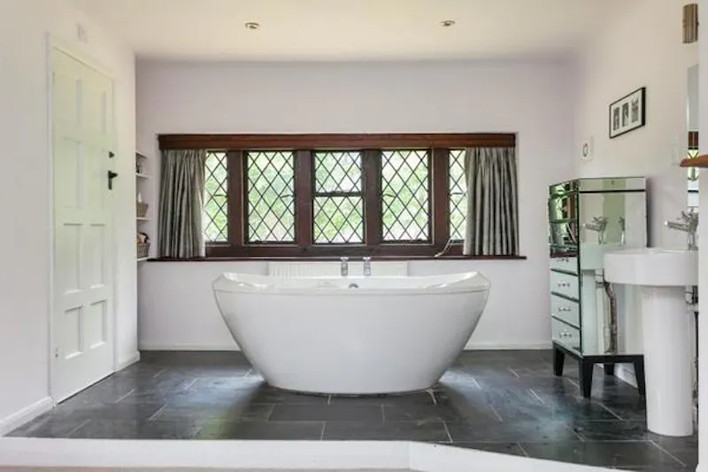 Bathroom at Arts and Crafts pub home Bix , M293 (photo 26)