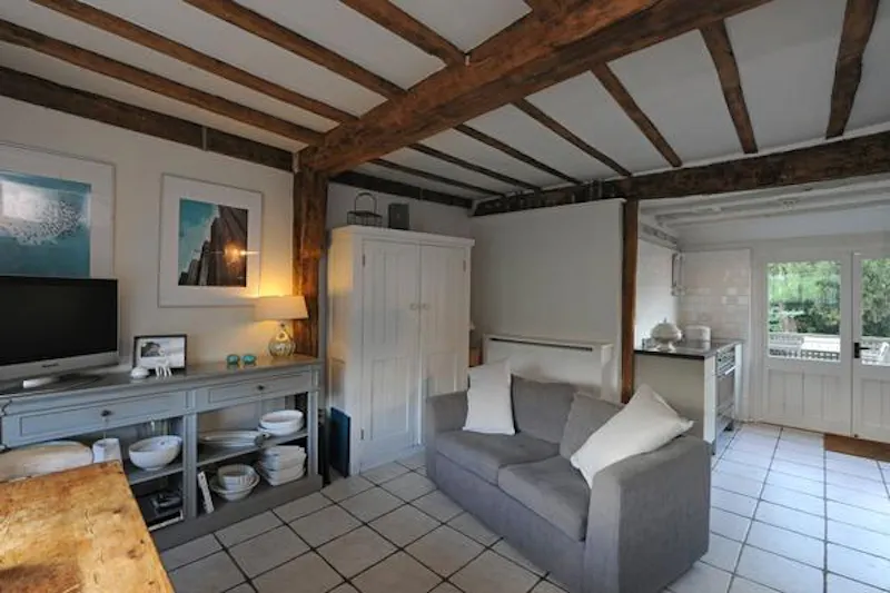 Kitchen at Film location C858 in Essex (photo 10)