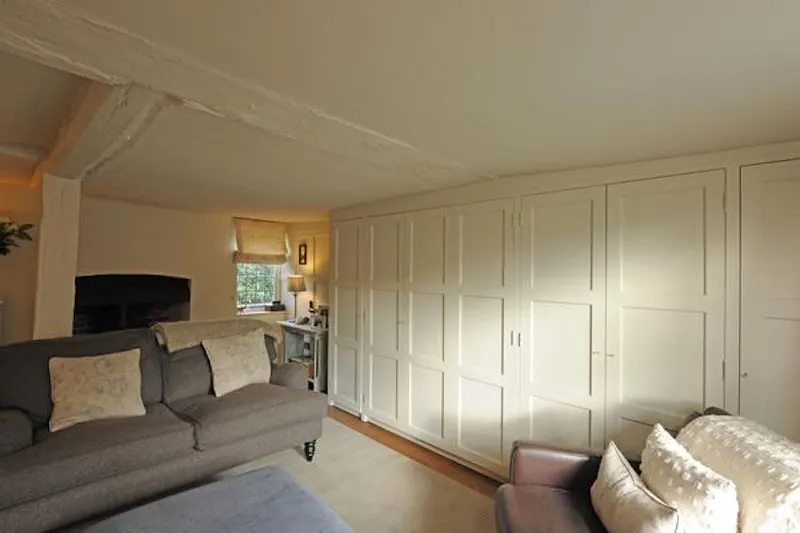 Panelling at Film location C858 in Essex (photo 13)