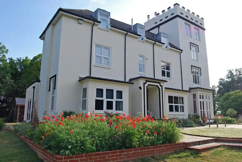 Castle turret house in Hailsham, Q110 (photo 1)