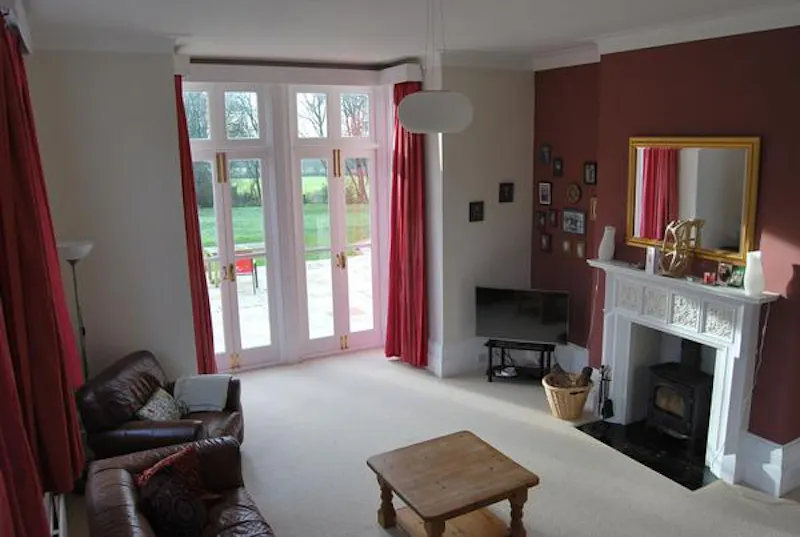 Fireplace at Castle turret house in Hailsham, Q110 (photo 14)