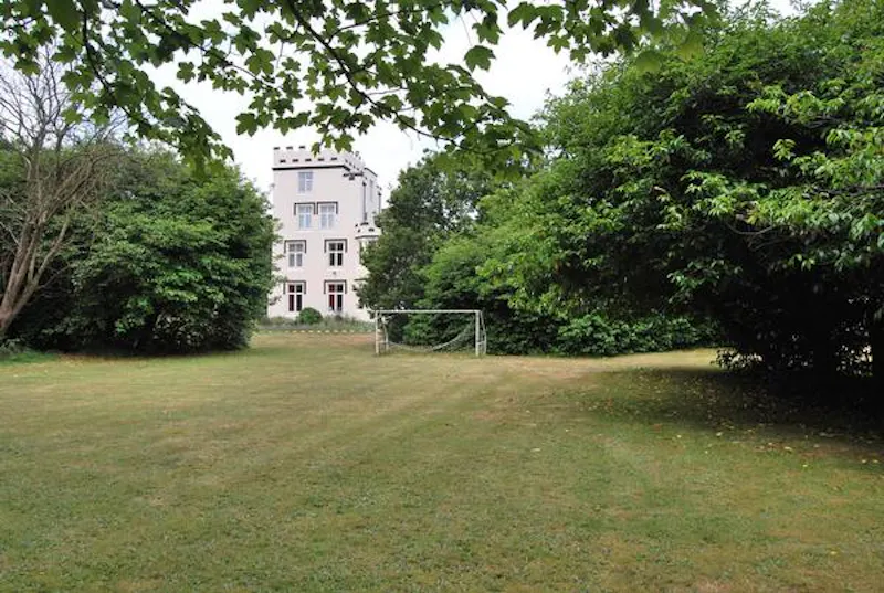 Garden at Castle turret house in Hailsham, Q110 (photo 95)