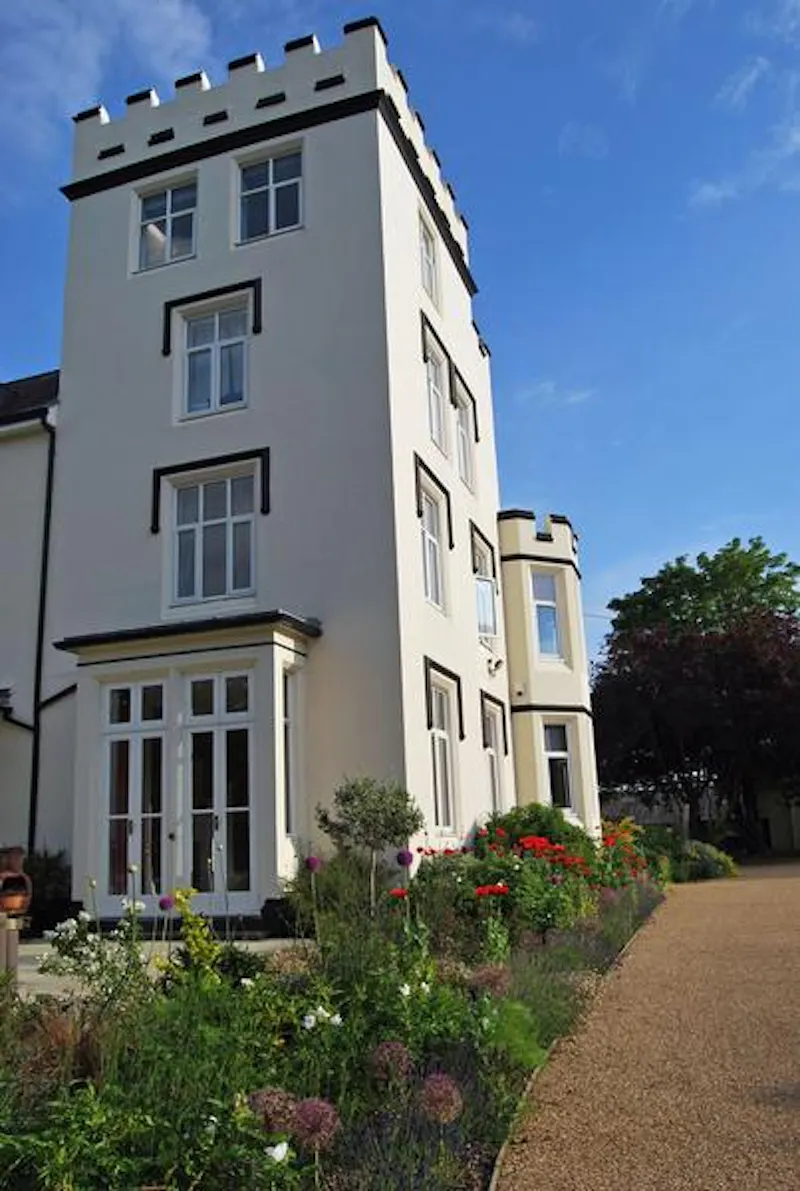 Castle turret house in Hailsham, Q110 (photo 98)