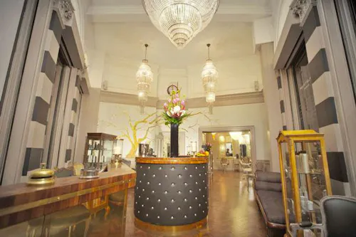 Luxury hair salon in Spitalfields, Q111