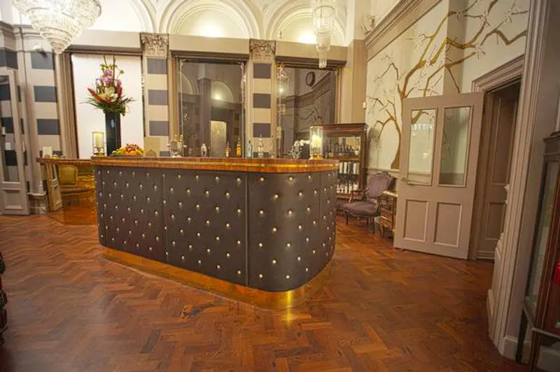 Luxury hair salon in Spitalfields, Q111 (photo 3)