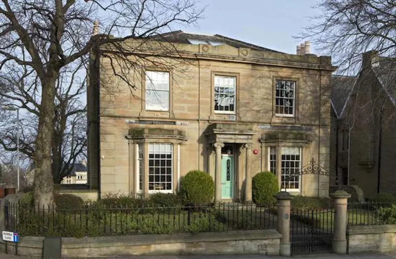 Gate at Georgian Huddersfield house, A1386 (photo 1)