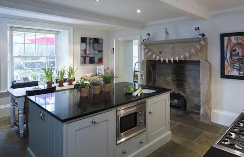 Kitchen at Georgian Huddersfield house, A1386 (photo 10)