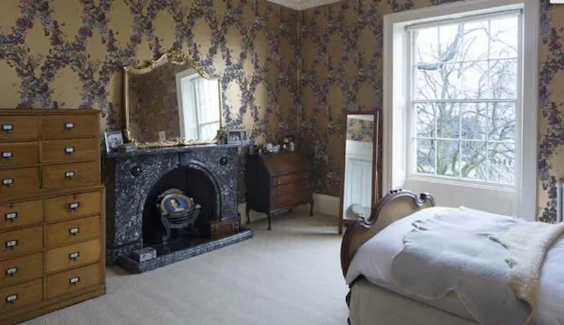 Bedroom at Georgian Huddersfield house, A1386 (photo 18)