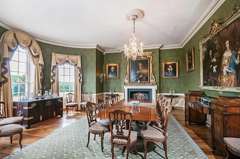 Dining room at Beautiful Botley estate with lake, A1387 (photo 5)