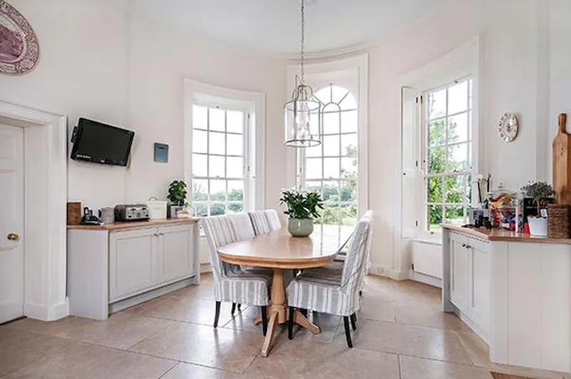 Dining room at Beautiful Botley estate with lake, A1387 (photo 8)