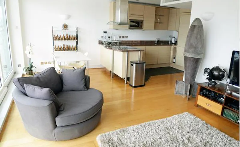 Kitchen at Tower Bridge apartment, F1091 (photo 6)