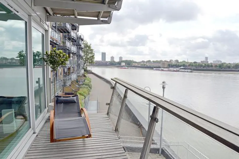 Balcony at Tower Bridge apartment, F1091 (photo 15)
