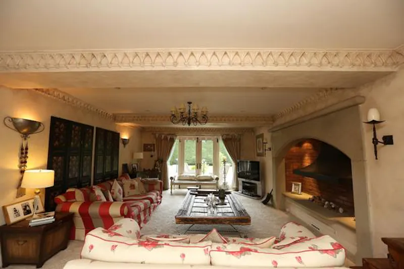 Sitting room at Large Prestwich house, D2224 (photo 5)