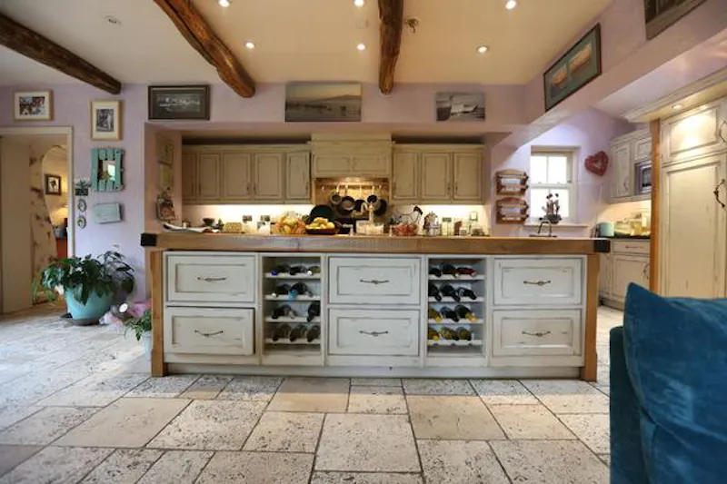 Kitchen at Large Prestwich house, D2224 (photo 15)