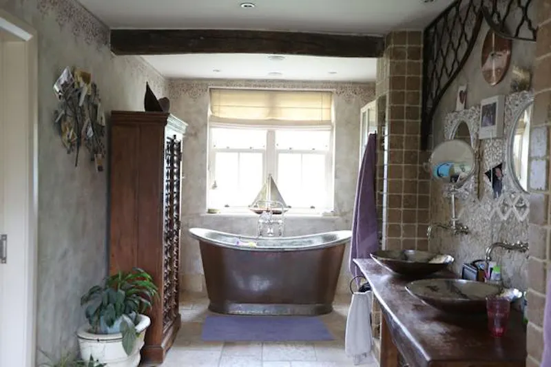 Bathroom at Large Prestwich house, D2224 (photo 32)