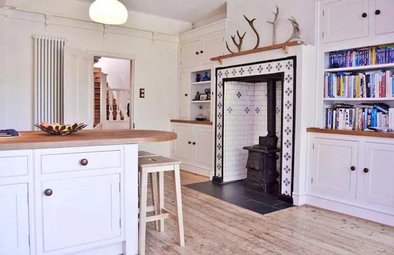 Fireplace at Spacious home in Hadley Wood, E422 (photo 7)