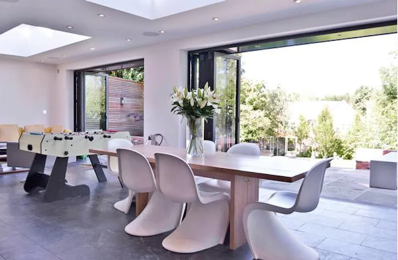 Dining room at Spacious home in Hadley Wood, E422 (photo 10)