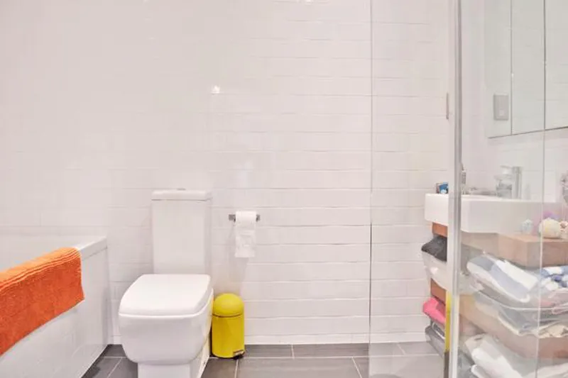 Bathroom at Spacious home in Hadley Wood, E422 (photo 28)