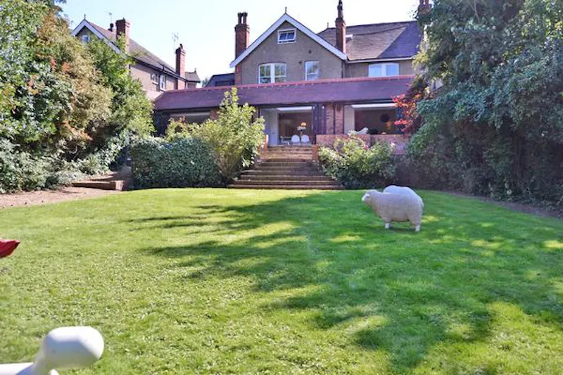 Spacious home in Hadley Wood, E422 (photo 41)
