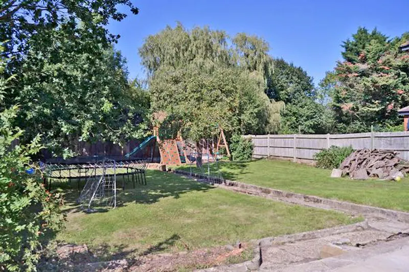 Spacious home in Hadley Wood, E422 (photo 44)