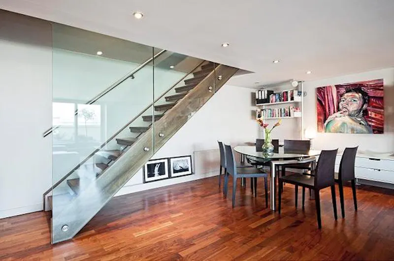 Dining room at Modern flat by Butlers Wharf, F1092 (photo 4)