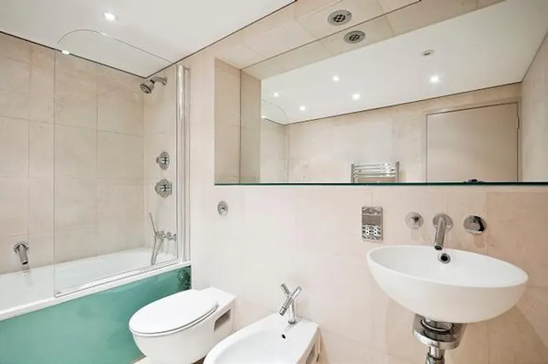 Modern flat by Butlers Wharf, F1092 (photo 8)