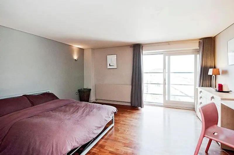 Bedroom at Modern flat by Butlers Wharf, F1092 (photo 9)