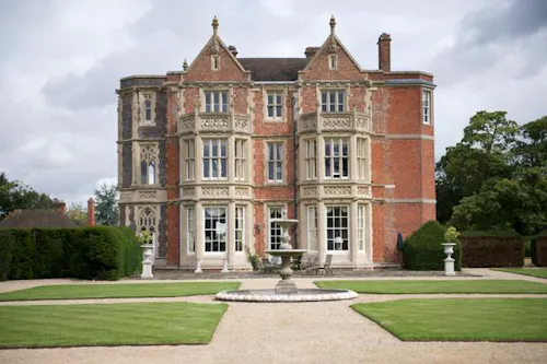Spectacular Newbury estate, G96
