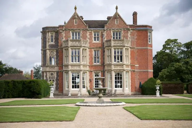 Spectacular Newbury estate, G96 (photo 1)