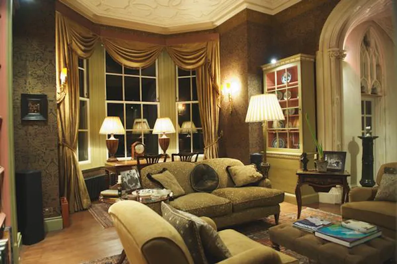 Drawing room at Spectacular Newbury estate, G96 (photo 3)