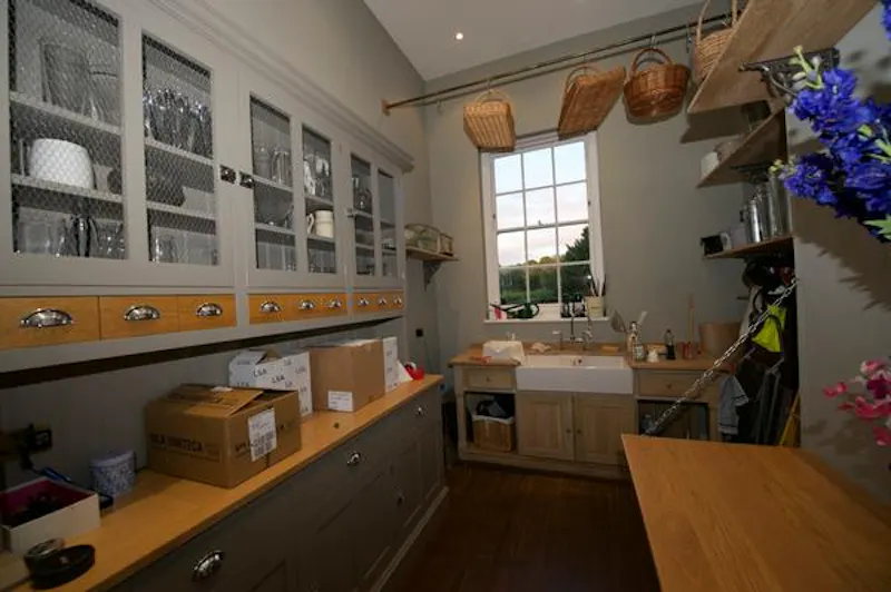 Kitchen at Spectacular Newbury estate, G96 (photo 24)