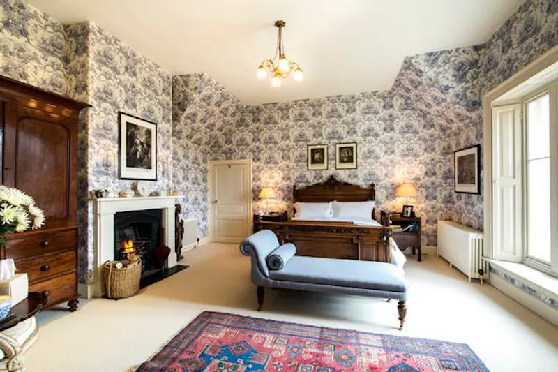 Bedroom at Spectacular Newbury estate, G96 (photo 28)