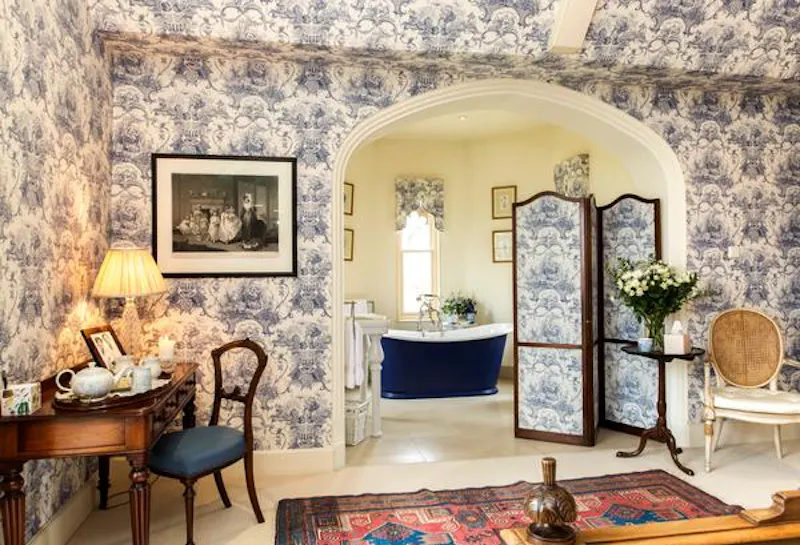 Bathroom at Spectacular Newbury estate, G96 (photo 29)