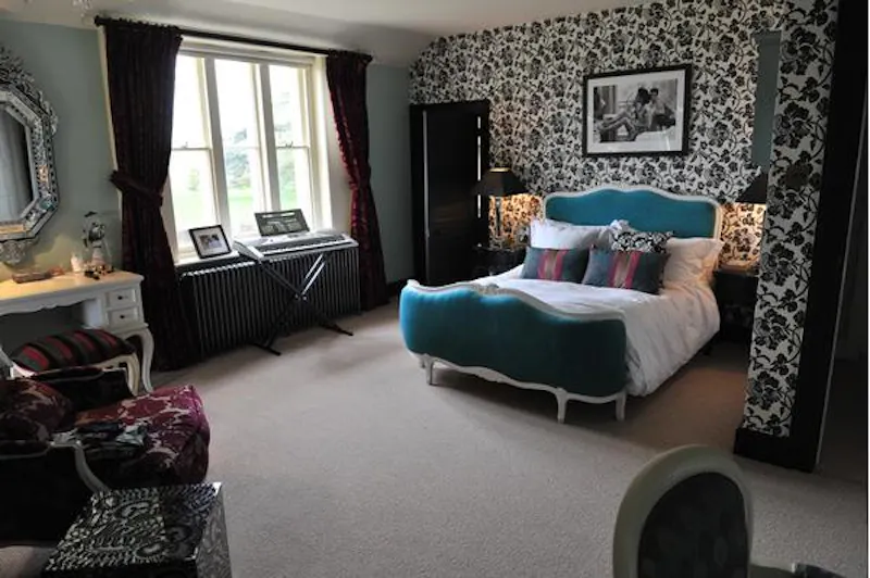 Bedroom at Spectacular Newbury estate, G96 (photo 35)