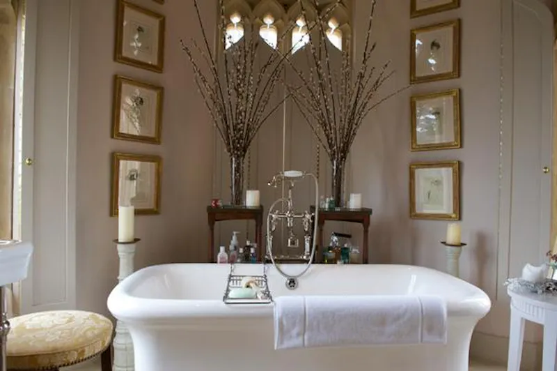 Bath - rolltop at Spectacular Newbury estate, G96 (photo 43)