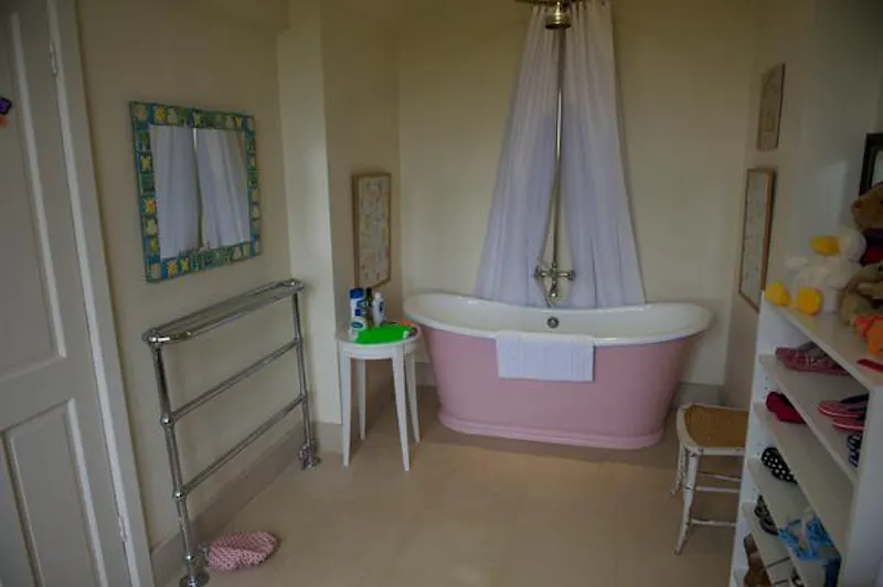 Bath - rolltop at Spectacular Newbury estate, G96 (photo 54)
