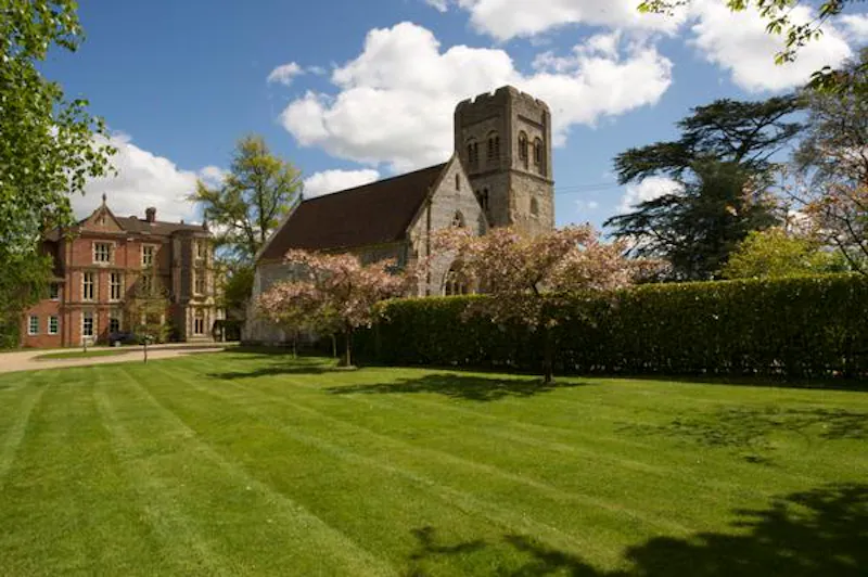 Garden at Spectacular Newbury estate, G96 (photo 77)