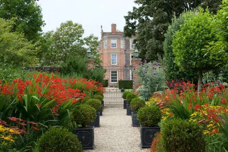 Spectacular Newbury estate, G96 (photo 102)