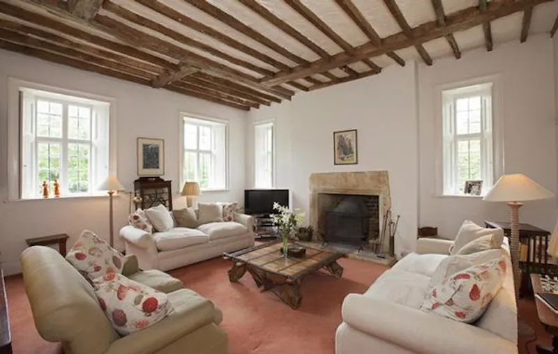 Living Room at Country house Reading, B1694 (photo 3)