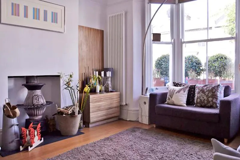 Fireplace at Peckham family house, B1696 (photo 4)