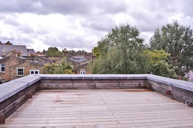 Balcony at Peckham family house, B1696 (photo 36)