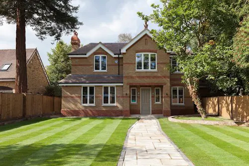 Luxurious Sheen family house, D2225