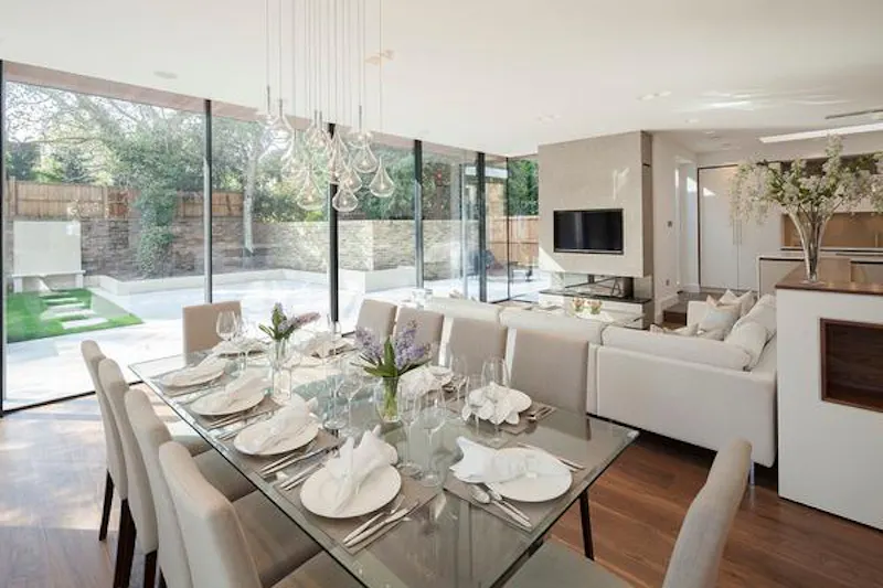 Luxurious Sheen family house, D2225 (photo 6)