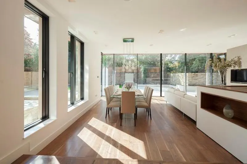 Luxurious Sheen family house, D2225 (photo 9)