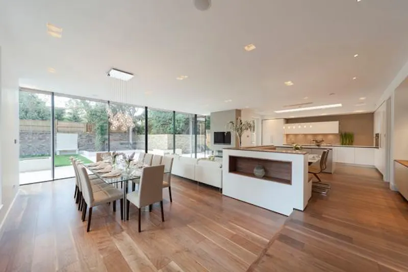 Luxurious Sheen family house, D2225 (photo 10)